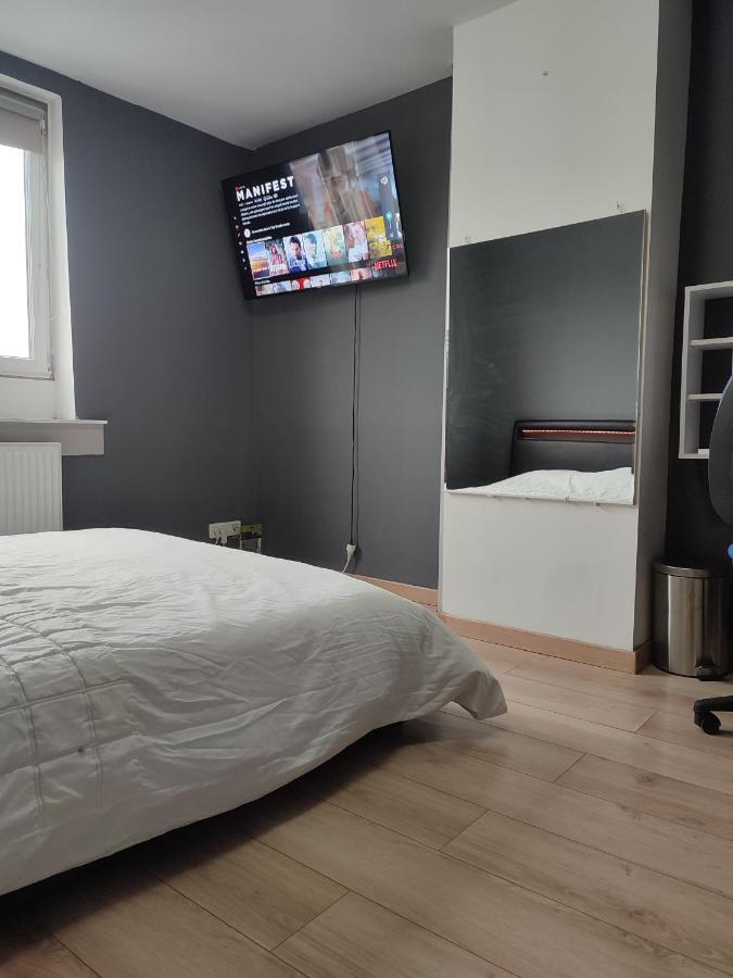 Chambre Prive Dans Une Maison Avec Terrasse Et Jardin Salles De Bain Partagees Apartment Лил Екстериор снимка