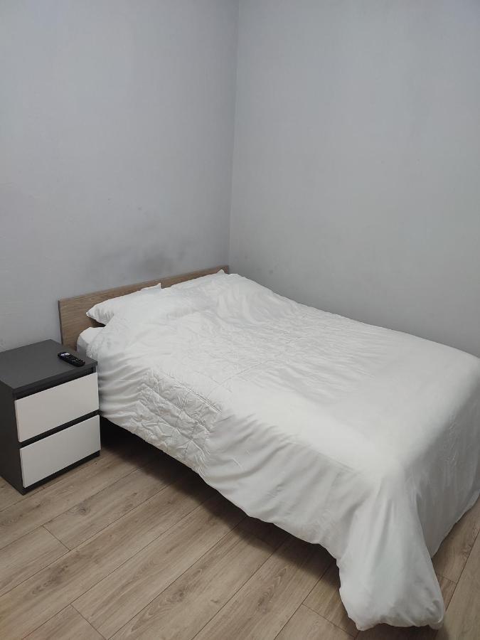 Chambre Prive Dans Une Maison Avec Terrasse Et Jardin Salles De Bain Partagees Apartment Лил Екстериор снимка